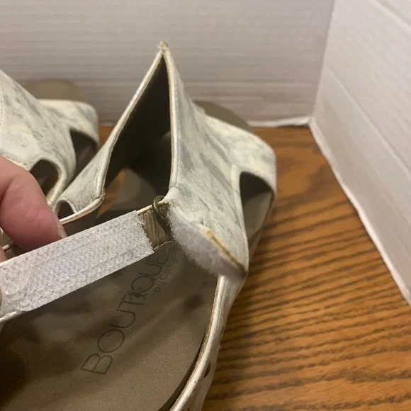 White and Silver boutique, by Corkys Wedge Sandals Size10 Comfortable cork wedge - Picture 4 of 10